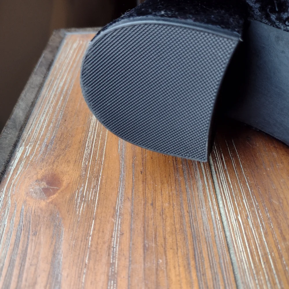 Beautiful! Velvet w/Embroidered Paisley Pattern Ankle Boot Size 8 Med NWOT - Picture 12 of 14